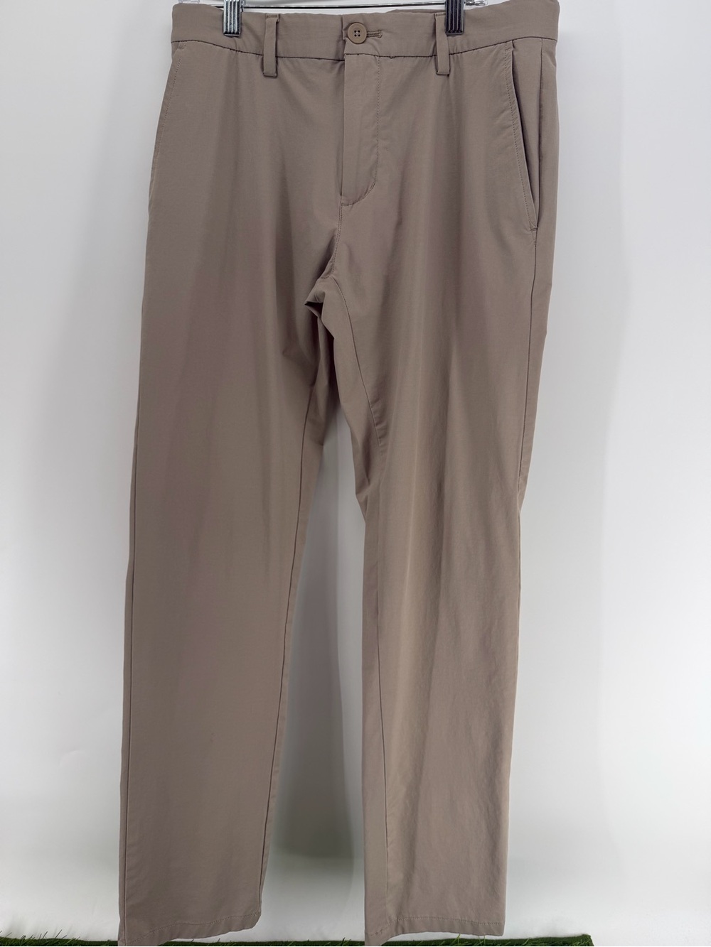 Vineyard Vines on the Go Men's Chinos in Taupe 30x32
